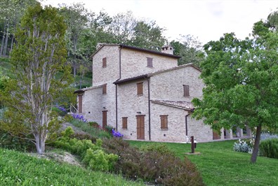 Ristrutturazione e progettazione del verde per un suggestivo casolare del Montefeltro